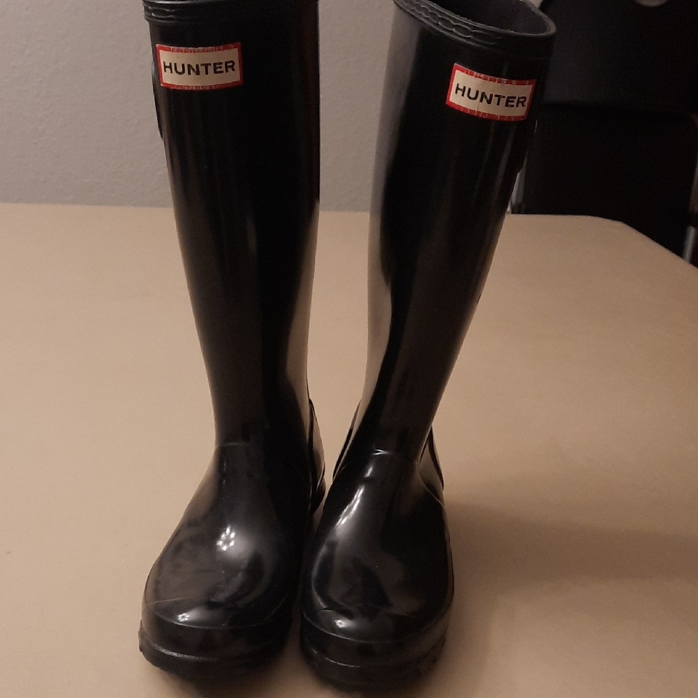 Hunter Glossy Black Waterproof Boots 13 Inches Tall Size 5M/6F